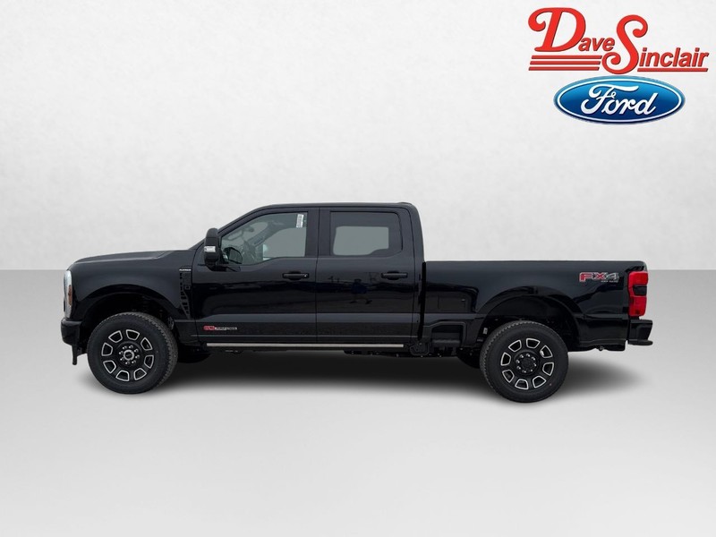 Ford Super Duty F-350 SRW Vehicle Full-screen Gallery Image 10