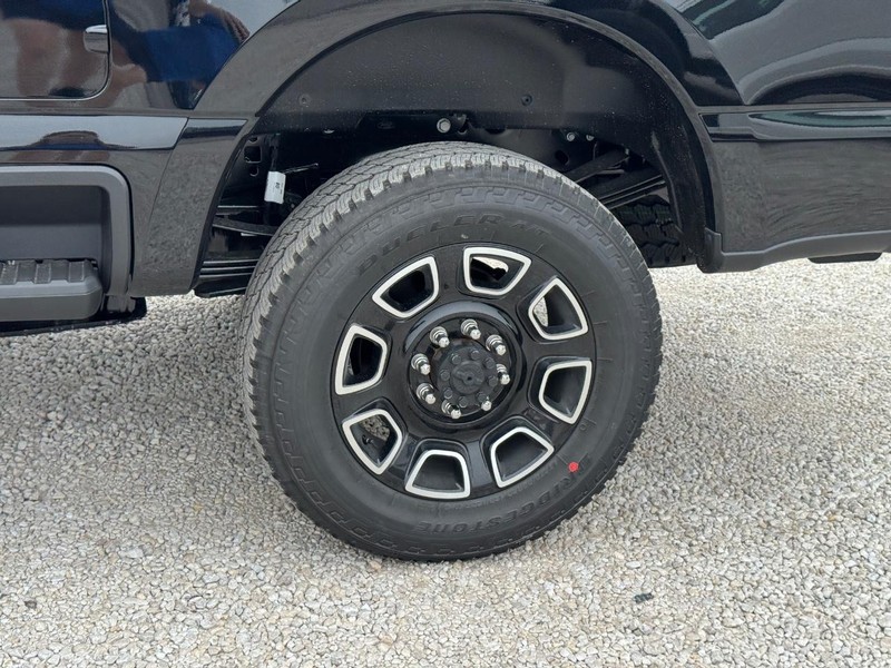 Ford Super Duty F-350 SRW Vehicle Full-screen Gallery Image 11