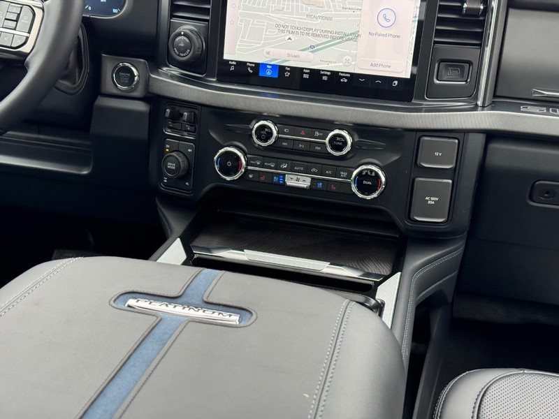 Ford Super Duty F-350 SRW Vehicle Full-screen Gallery Image 18