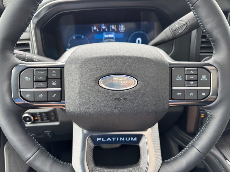 Ford Super Duty F-350 SRW Vehicle Full-screen Gallery Image 22