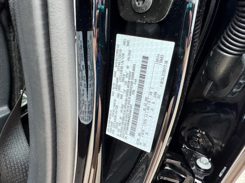 Ford Super Duty F-350 SRW Vehicle Full-screen Gallery Image 28