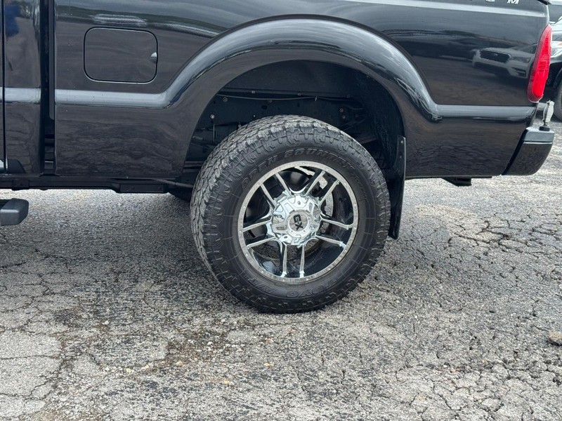 Ford Super Duty F-350 SRW Vehicle Full-screen Gallery Image 11