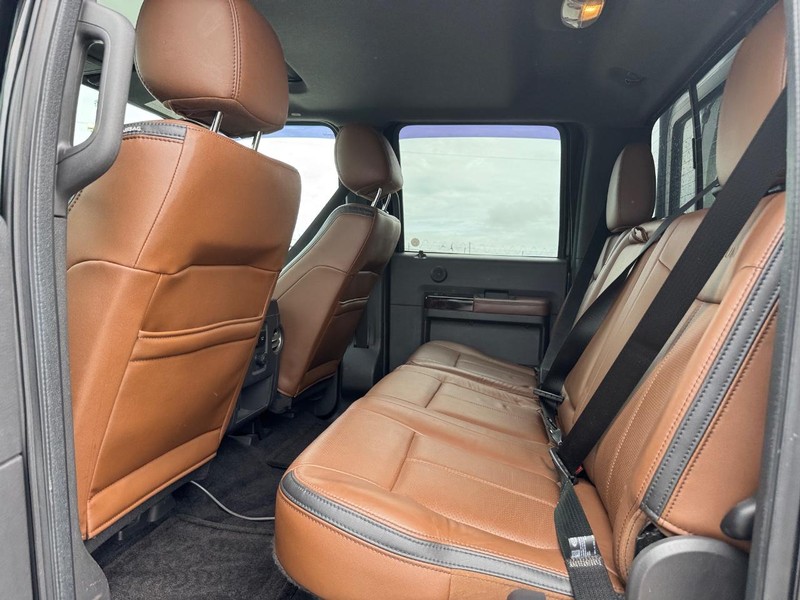 Ford Super Duty F-350 SRW Vehicle Full-screen Gallery Image 12