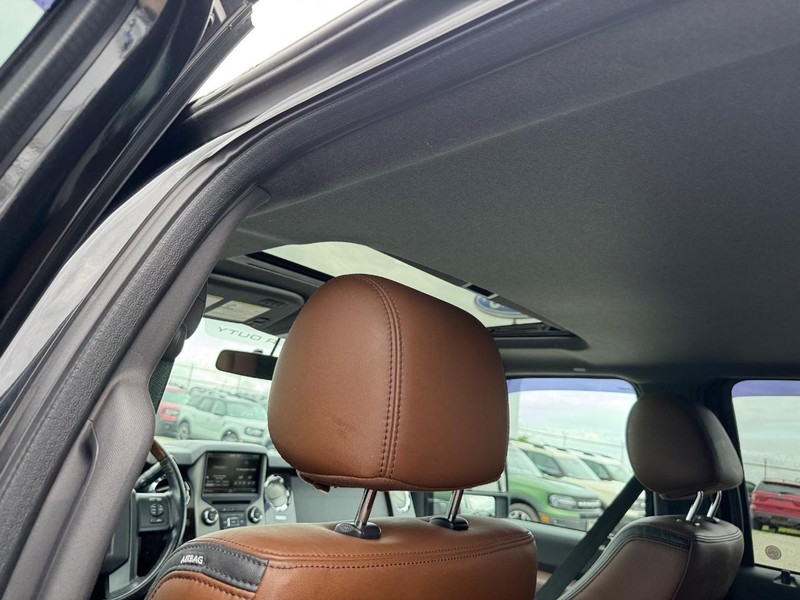 Ford Super Duty F-350 SRW Vehicle Full-screen Gallery Image 13