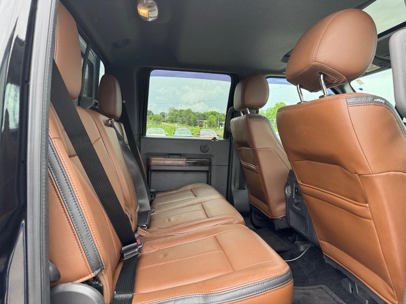 Ford Super Duty F-350 SRW Vehicle Full-screen Gallery Image 14