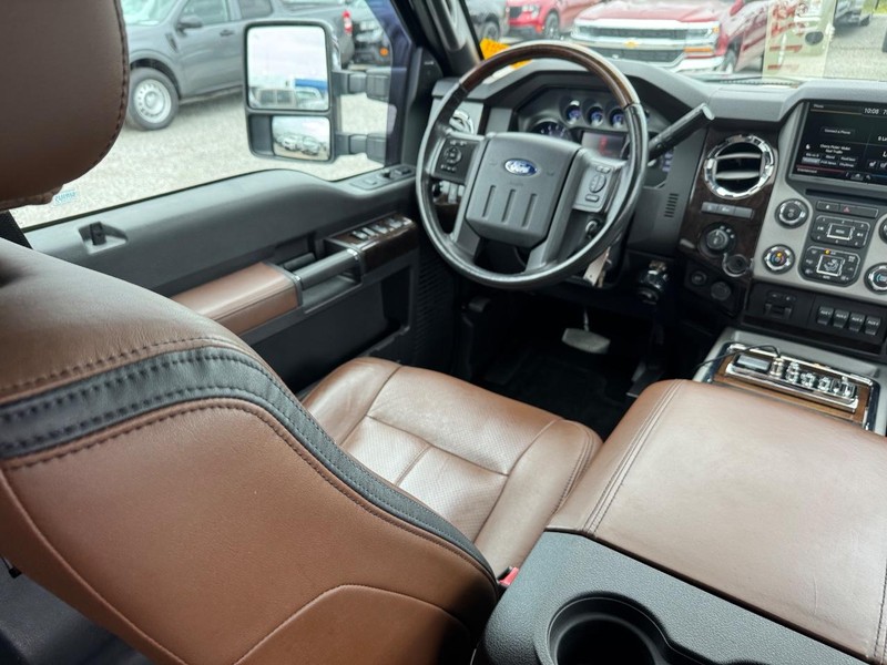 Ford Super Duty F-350 SRW Vehicle Full-screen Gallery Image 15