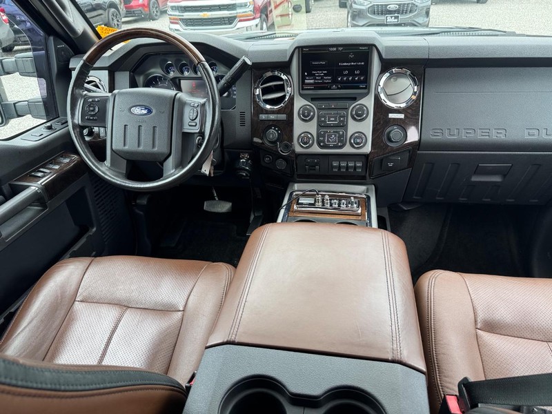 Ford Super Duty F-350 SRW Vehicle Full-screen Gallery Image 16