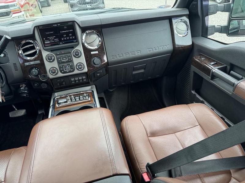 Ford Super Duty F-350 SRW Vehicle Full-screen Gallery Image 17