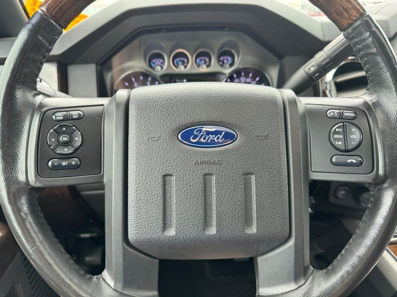 Ford Super Duty F-350 SRW Vehicle Full-screen Gallery Image 21