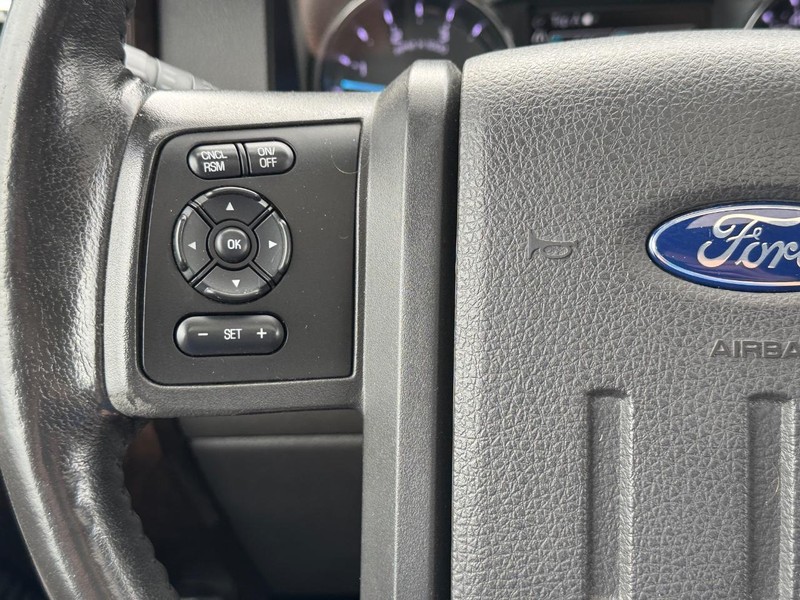 Ford Super Duty F-350 SRW Vehicle Full-screen Gallery Image 22