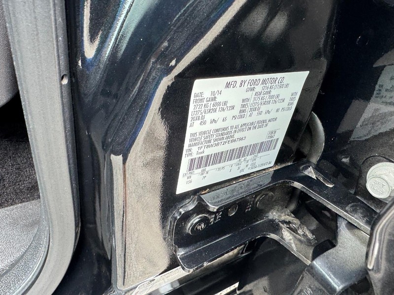 Ford Super Duty F-350 SRW Vehicle Full-screen Gallery Image 27