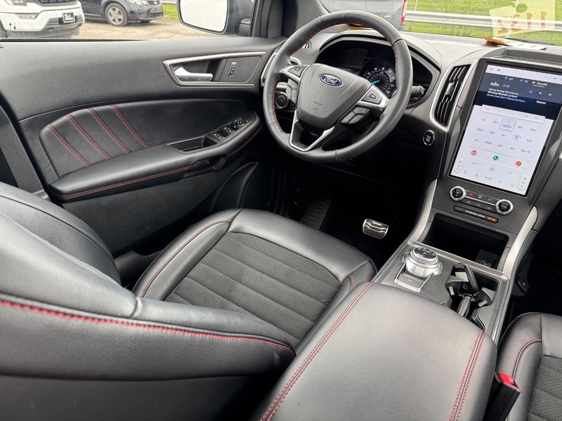Ford Edge Vehicle Full-screen Gallery Image 15