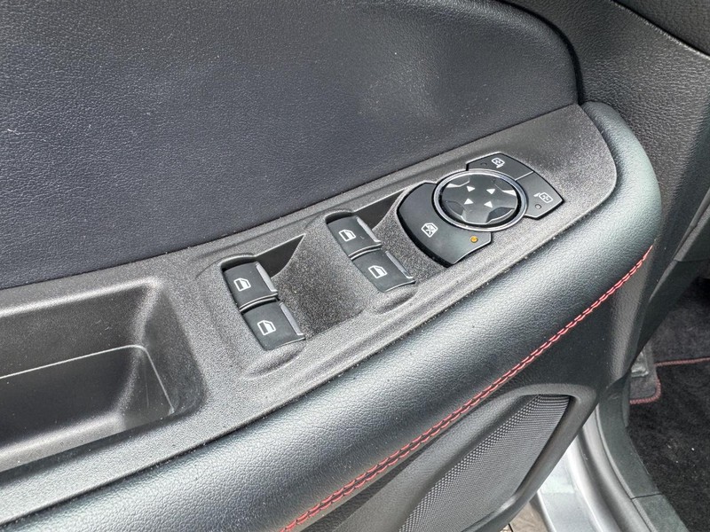Ford Edge Vehicle Full-screen Gallery Image 18