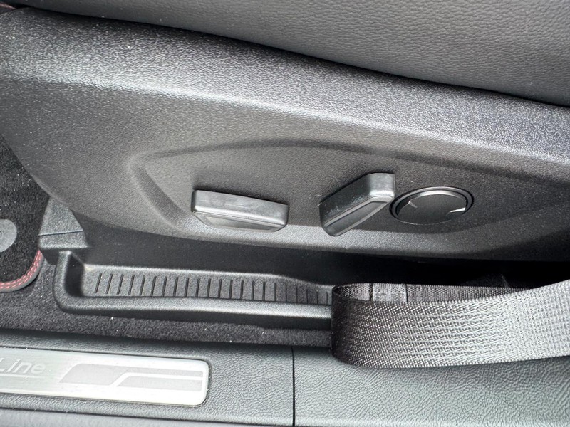 Ford Edge Vehicle Full-screen Gallery Image 19