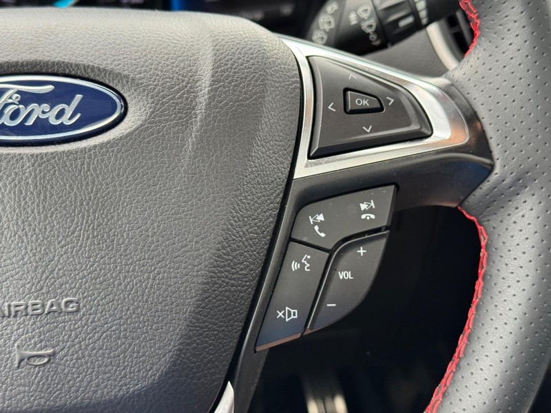 Ford Edge Vehicle Full-screen Gallery Image 22