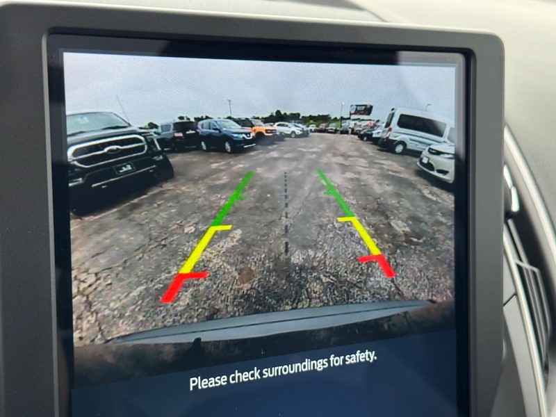 Ford Edge Vehicle Full-screen Gallery Image 24