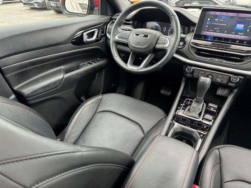 Jeep Compass Vehicle Full-screen Gallery Image 15