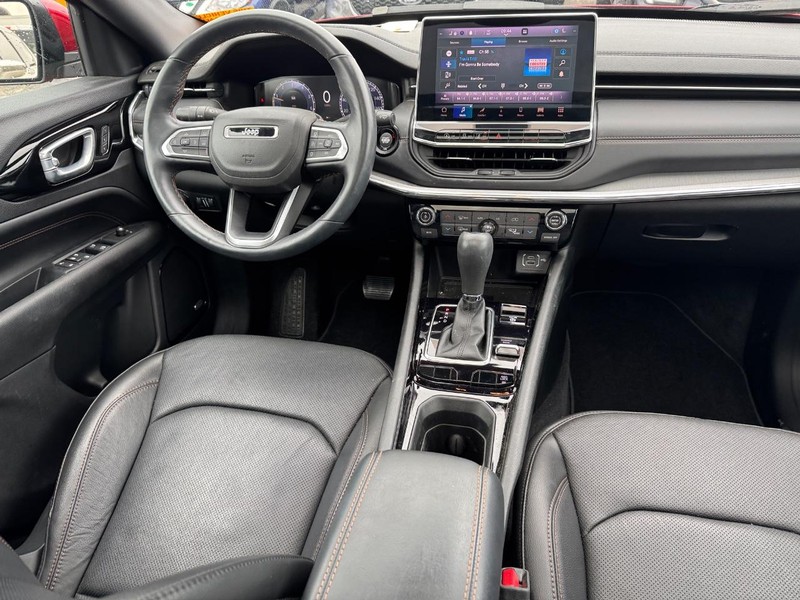 Jeep Compass Vehicle Full-screen Gallery Image 16