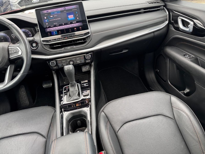 Jeep Compass Vehicle Full-screen Gallery Image 17