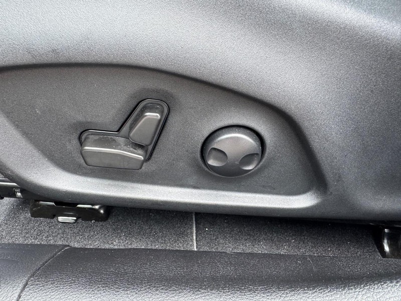 Jeep Compass Vehicle Full-screen Gallery Image 18