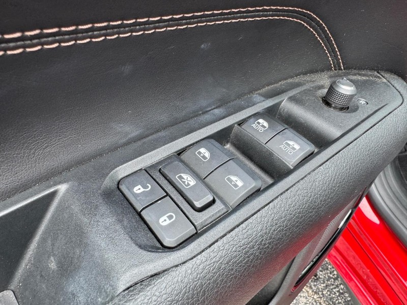 Jeep Compass Vehicle Full-screen Gallery Image 19