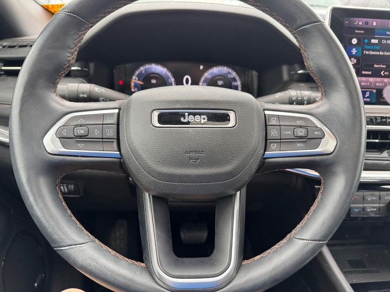Jeep Compass Vehicle Full-screen Gallery Image 21