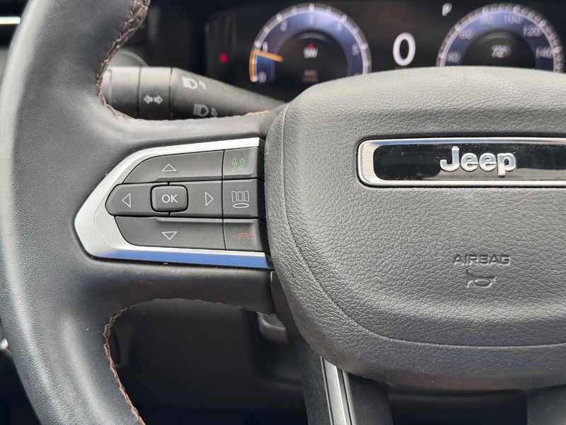 Jeep Compass Vehicle Full-screen Gallery Image 22