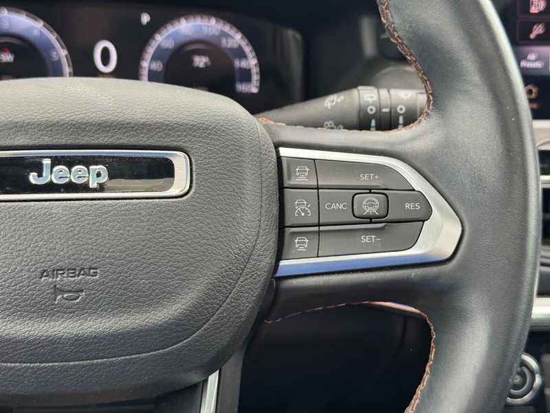 Jeep Compass Vehicle Full-screen Gallery Image 23