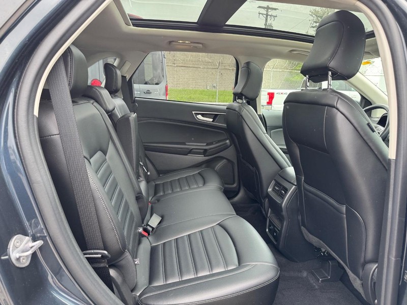 Ford Edge Vehicle Full-screen Gallery Image 14