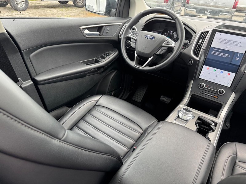 Ford Edge Vehicle Full-screen Gallery Image 15