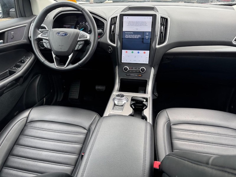 Ford Edge Vehicle Full-screen Gallery Image 16