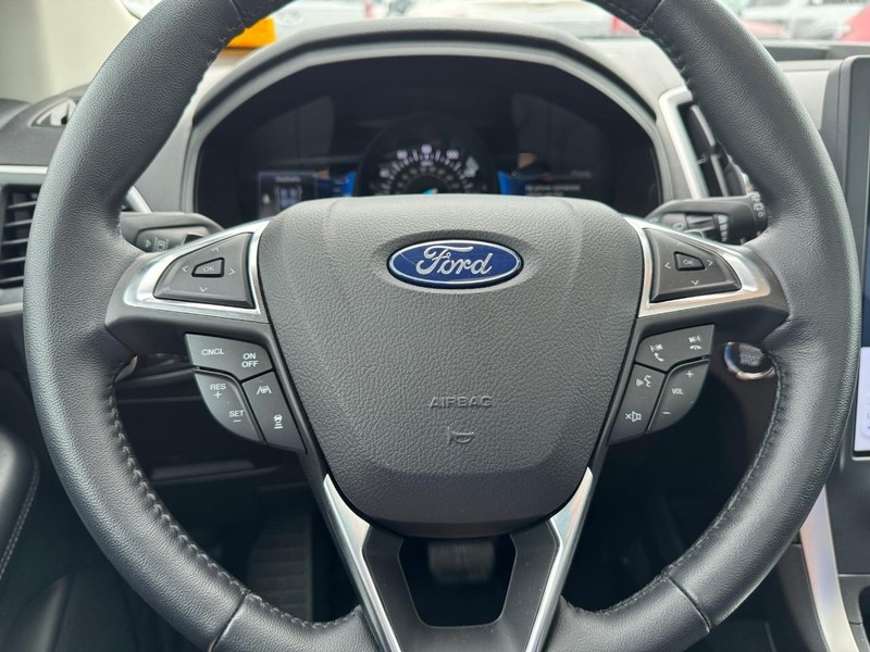 Ford Edge Vehicle Full-screen Gallery Image 20