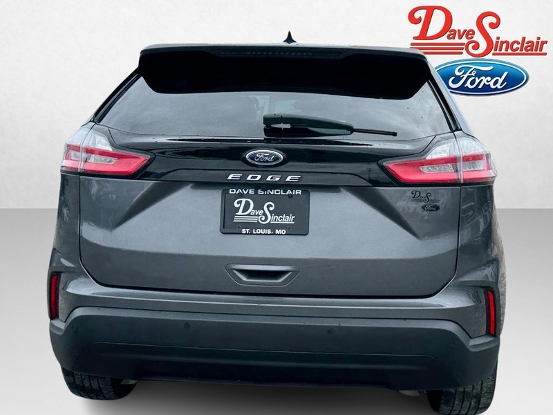 Ford Edge Vehicle Full-screen Gallery Image 08