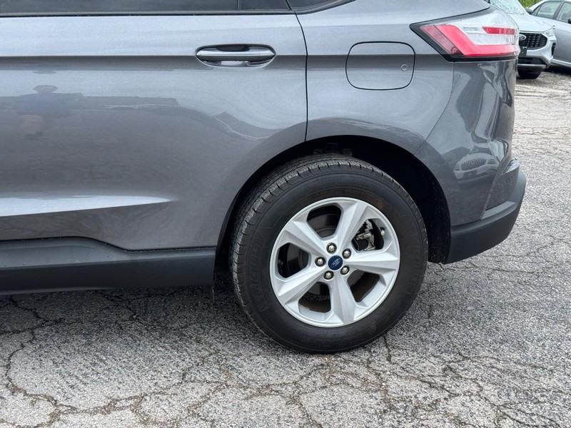 Ford Edge Vehicle Full-screen Gallery Image 11