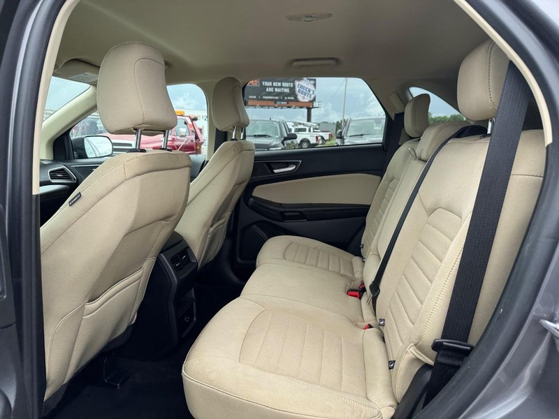 Ford Edge Vehicle Full-screen Gallery Image 12