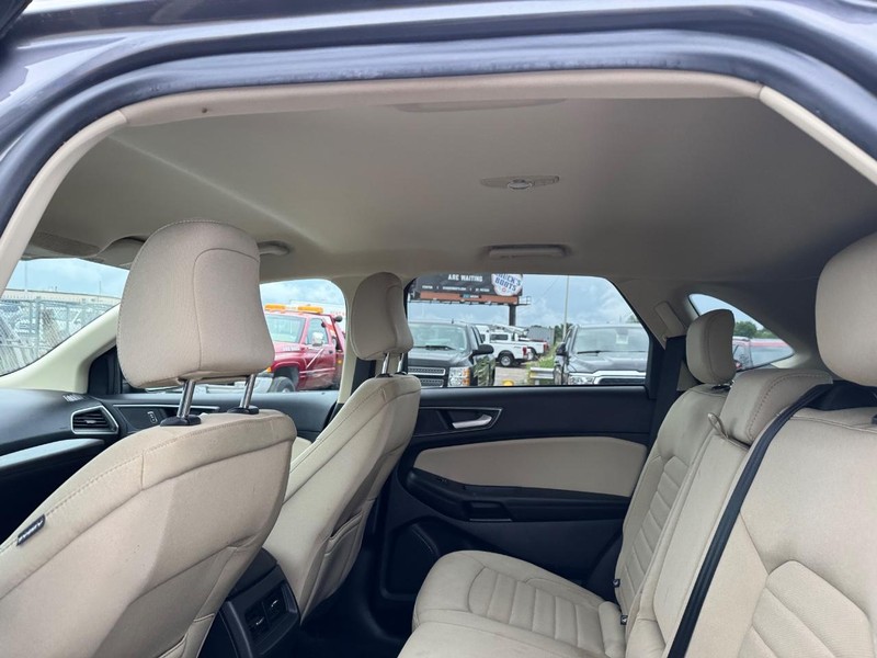 Ford Edge Vehicle Full-screen Gallery Image 13