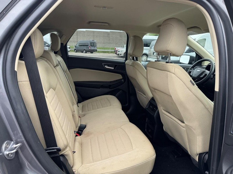 Ford Edge Vehicle Full-screen Gallery Image 14