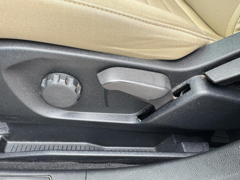 Ford Edge Vehicle Full-screen Gallery Image 18