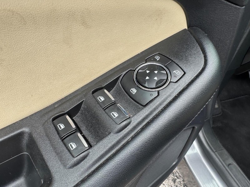 Ford Edge Vehicle Full-screen Gallery Image 19