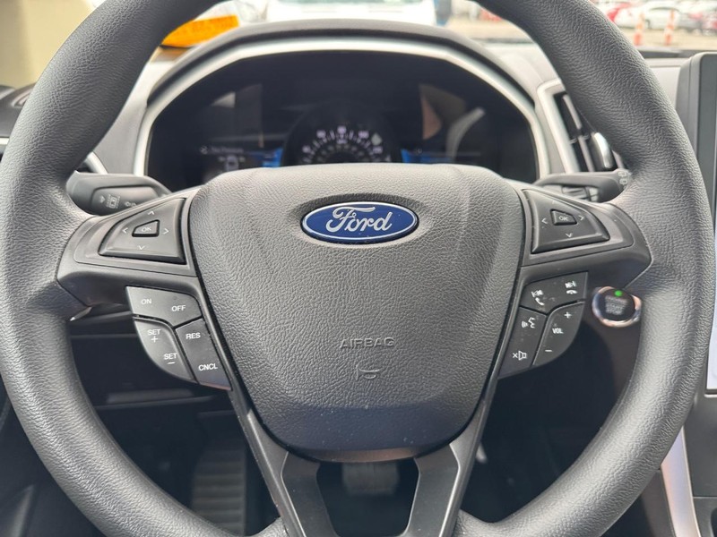 Ford Edge Vehicle Full-screen Gallery Image 20