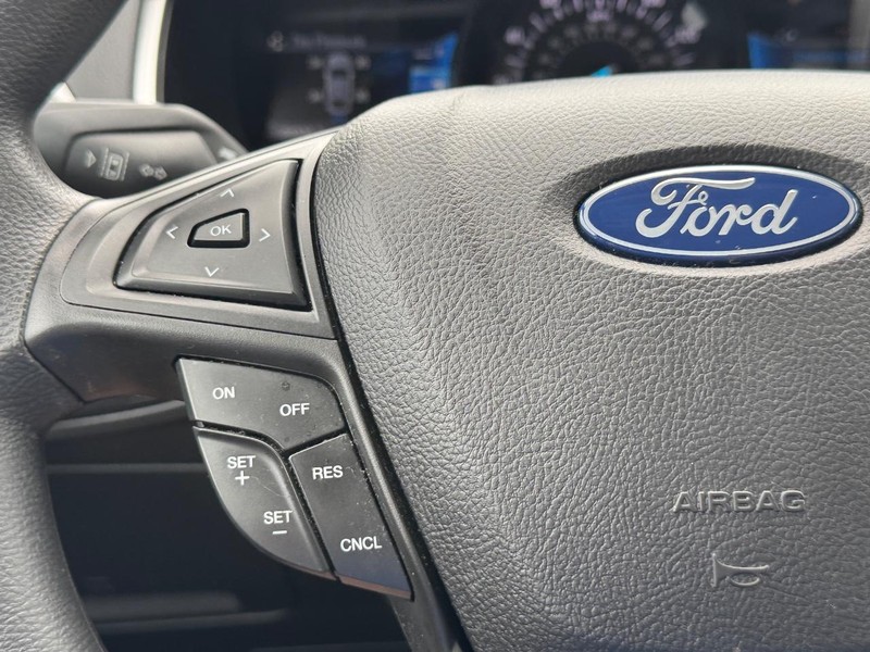 Ford Edge Vehicle Full-screen Gallery Image 21
