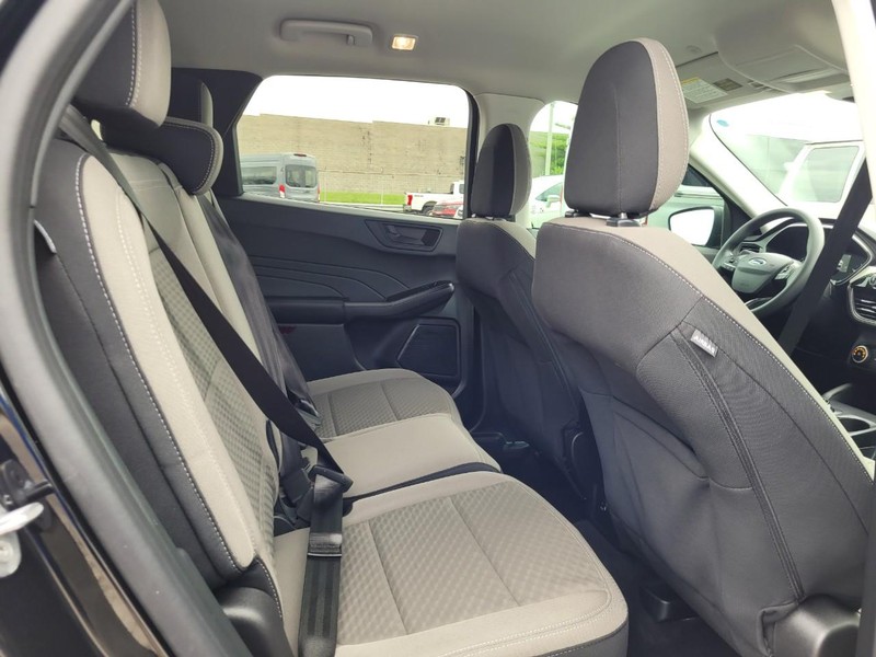 Ford Escape Vehicle Full-screen Gallery Image 13