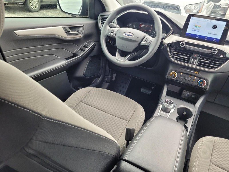 Ford Escape Vehicle Full-screen Gallery Image 14