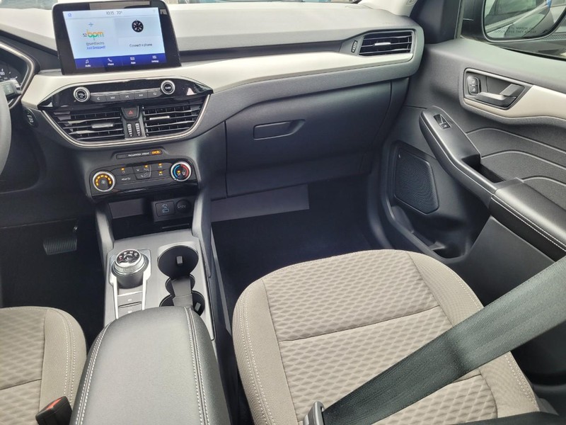 Ford Escape Vehicle Full-screen Gallery Image 16
