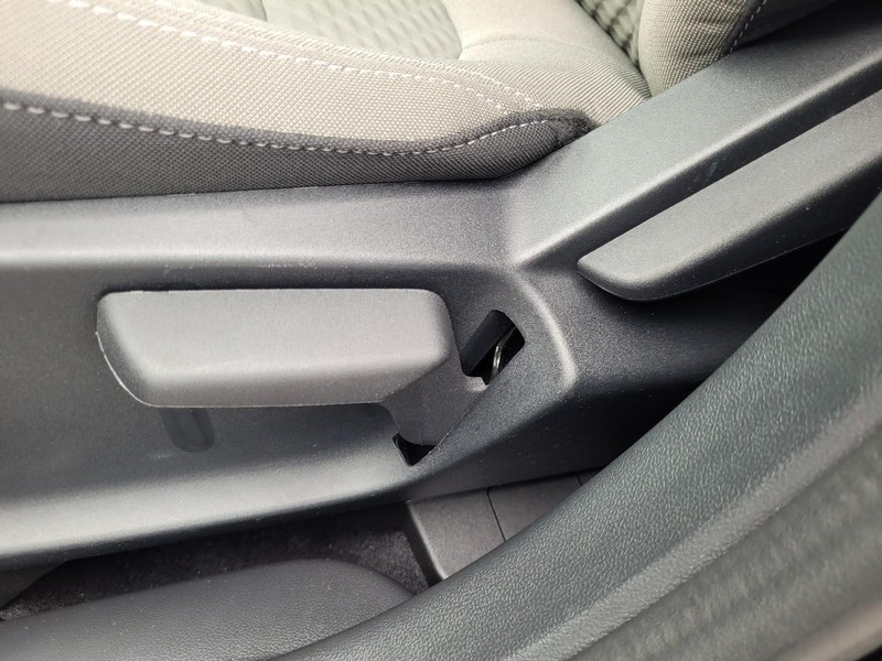 Ford Escape Vehicle Full-screen Gallery Image 17