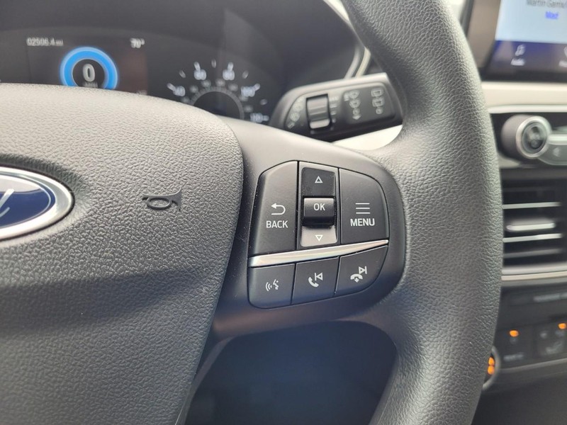 Ford Escape Vehicle Full-screen Gallery Image 21