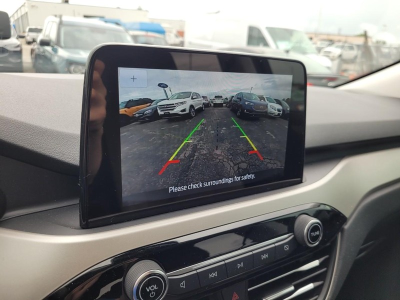 Ford Escape Vehicle Full-screen Gallery Image 22