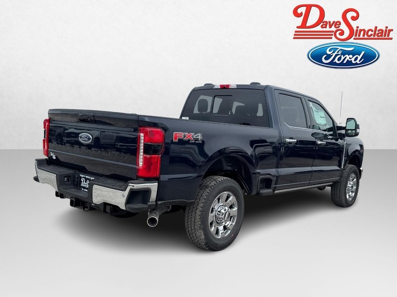 Ford Super Duty F-250 SRW Vehicle Full-screen Gallery Image 07