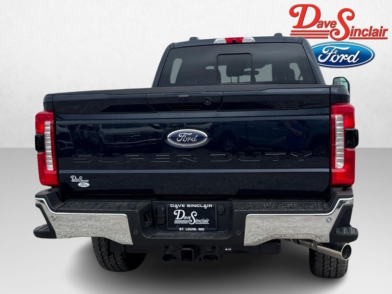 Ford Super Duty F-250 SRW Vehicle Full-screen Gallery Image 08