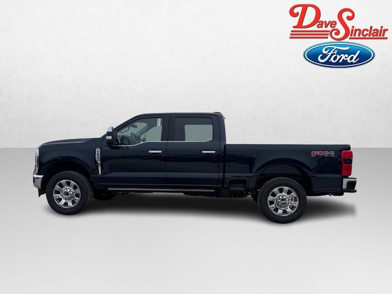 Ford Super Duty F-250 SRW Vehicle Full-screen Gallery Image 10